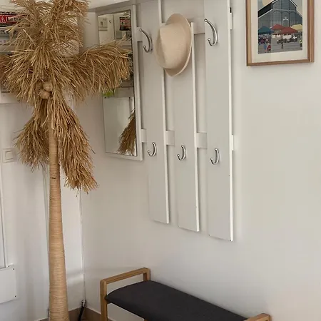 Aux Portes De La Roussille