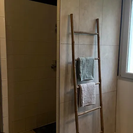 בית נופש Aux Portes De La Roussille ניורט